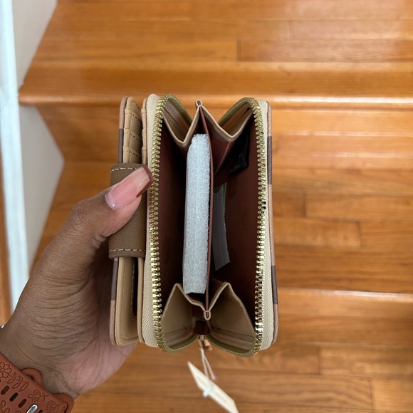 Elegant Brown and Black Women's Card Holder - Picture 6 of 6